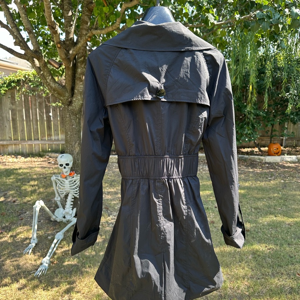 Bebe Shirred Waist Belted Rain Coat-Medium - Picture 3 of 4